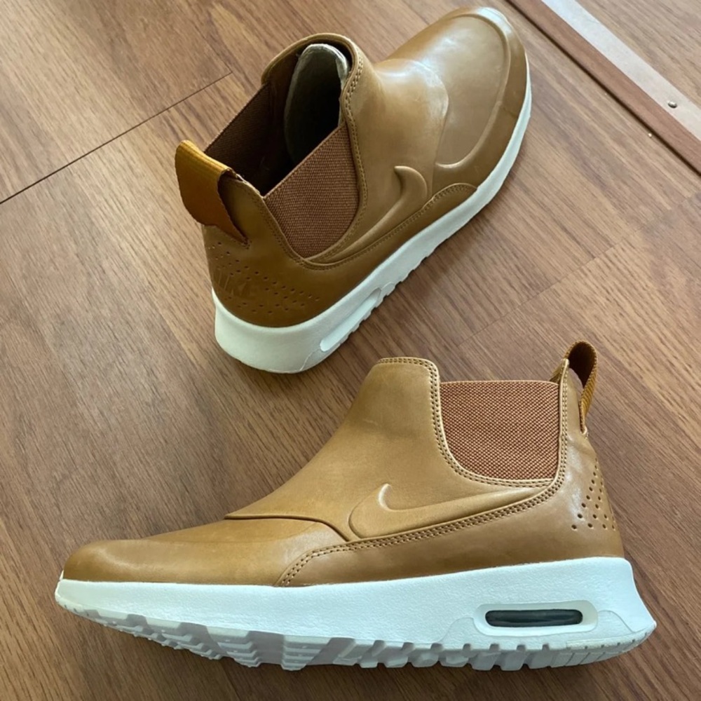 Nike shoes New!